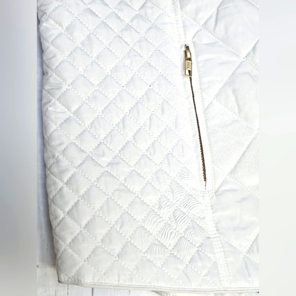 Crown & Ivy White Quilted Puffer Vest Gold Zip up w/ Zip Pockets Collar Size XXL - Picture 12 of 16